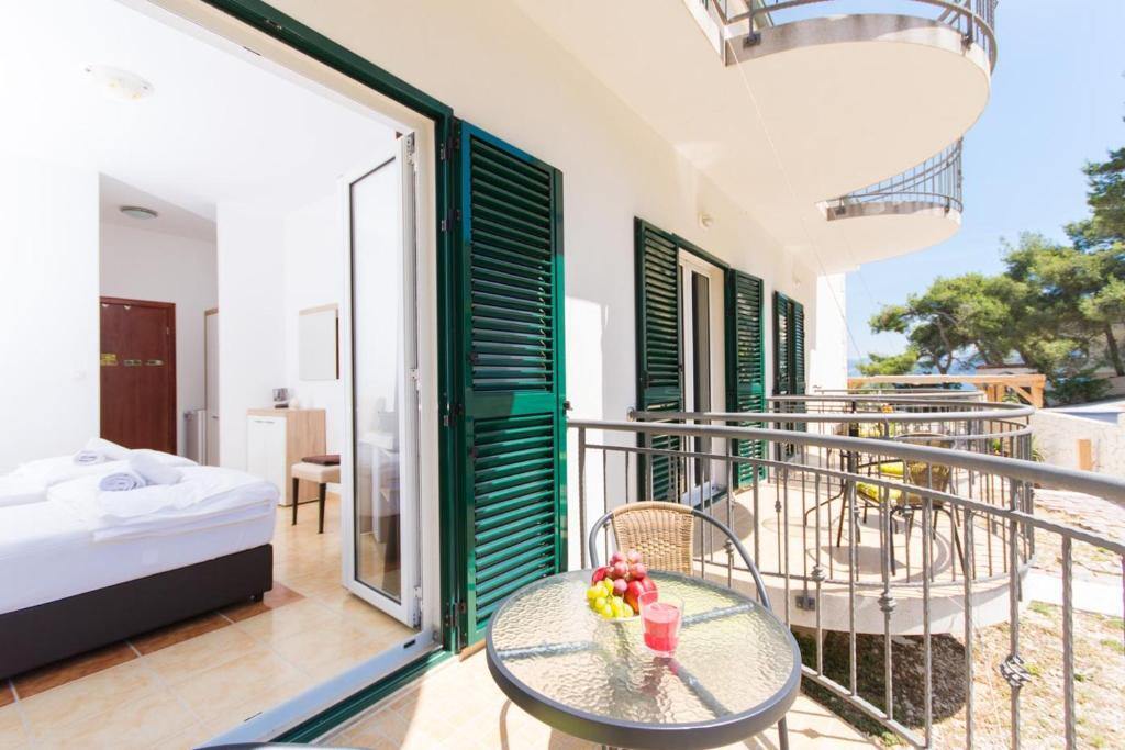 Balcony and room entrance at Guesthouse Vakans